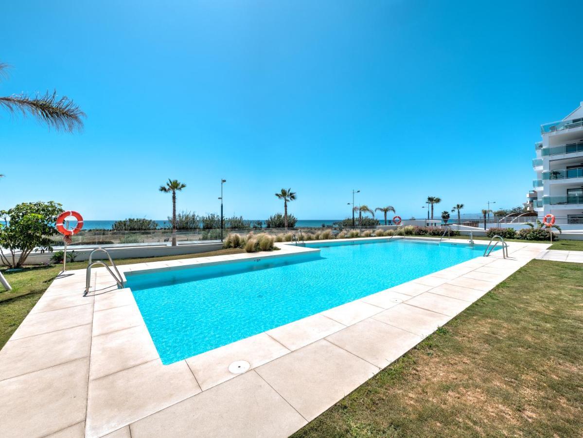 New Beach Front Apartment With Large Balcony Torrox Exterior photo