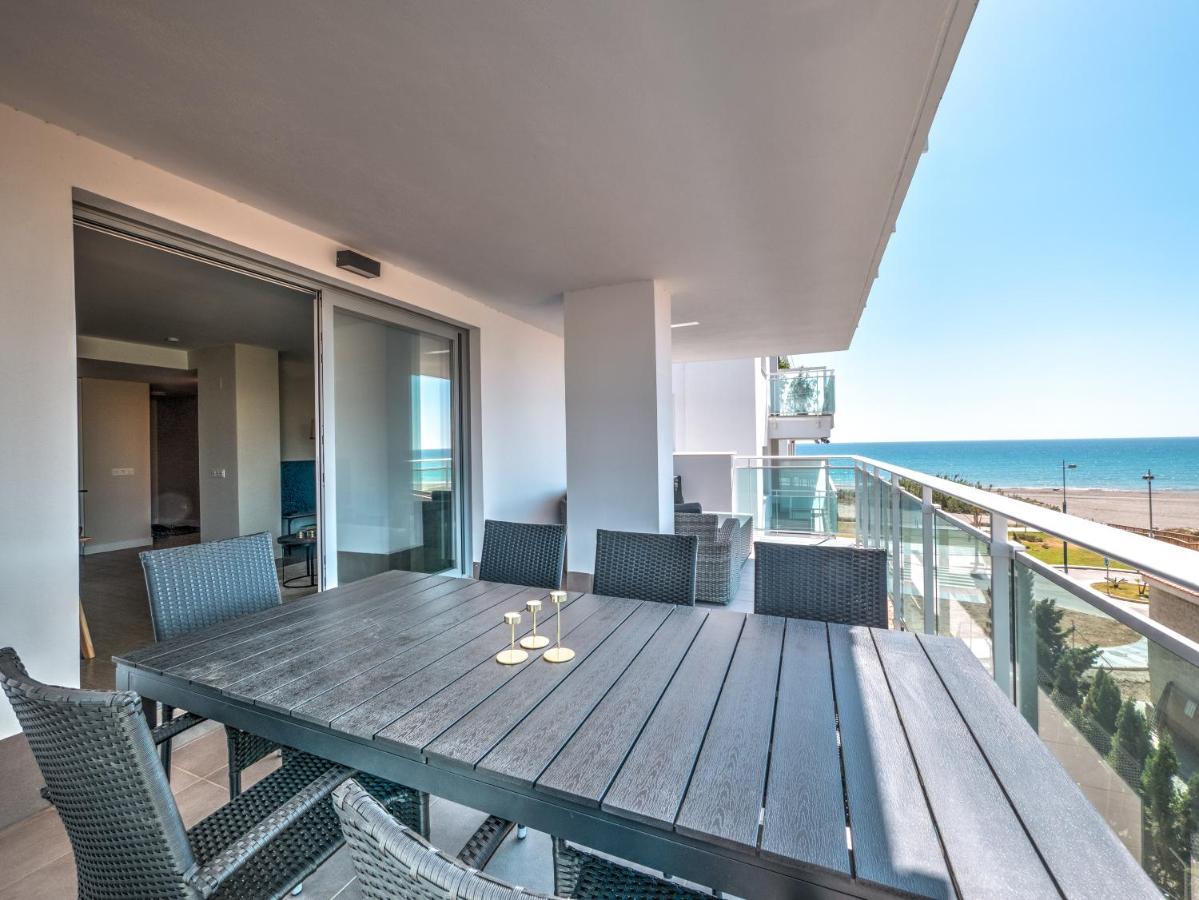New Beach Front Apartment With Large Balcony Torrox Exterior photo